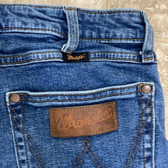 Wrangler Women’s High Rise Flare Jeans Sz 28 x 36 - Picture 9 of 15